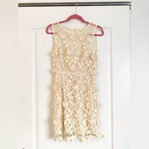 Urban Outfitters Thistle Pearl Bella Rosa floral lace Dress Ivory Size 4